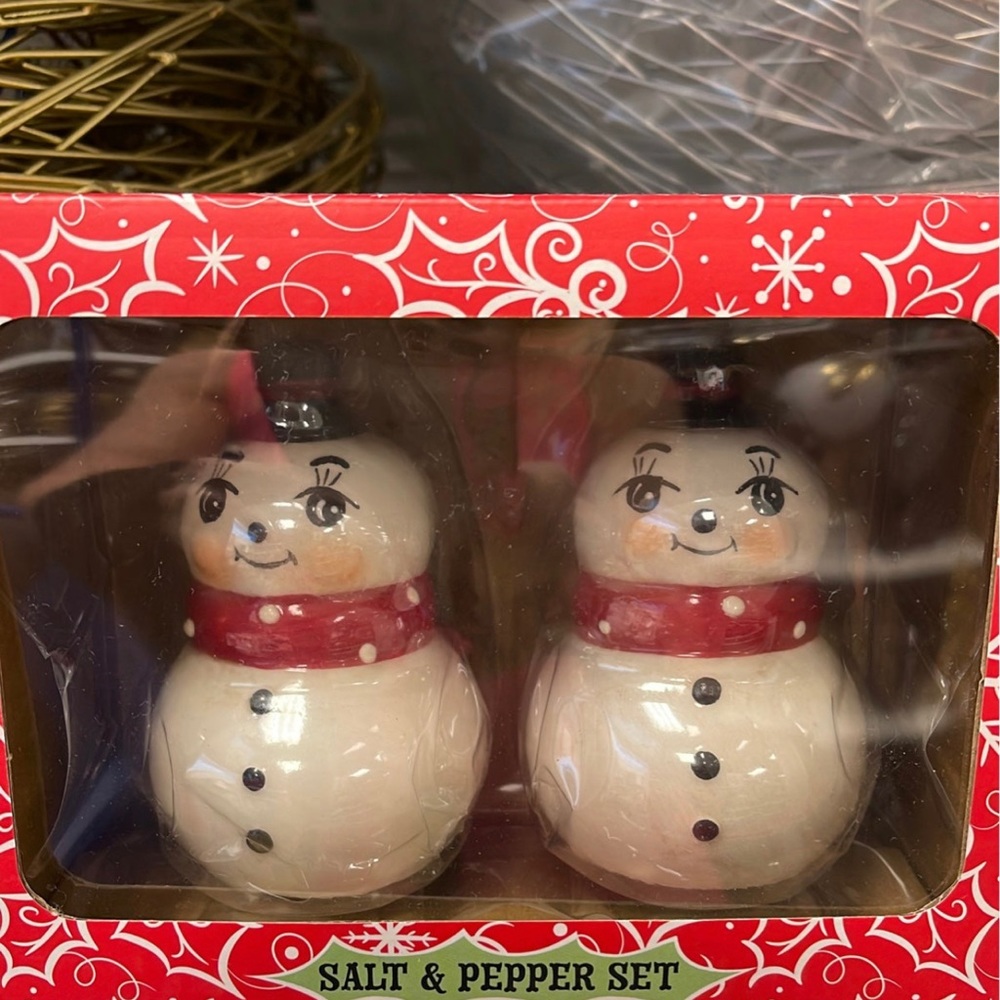 Johanna Parker White/Black/Red Christmas Snowmen Salt & Pepper Shakers